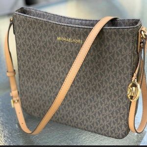 Jet Set Travel Messenger MICHAEL Michael Kors.